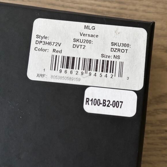 VERSACE Virtus Lanyard Red Leather Gold Barocco V Logo ID Card Case - NIB - Picture 8 of 11